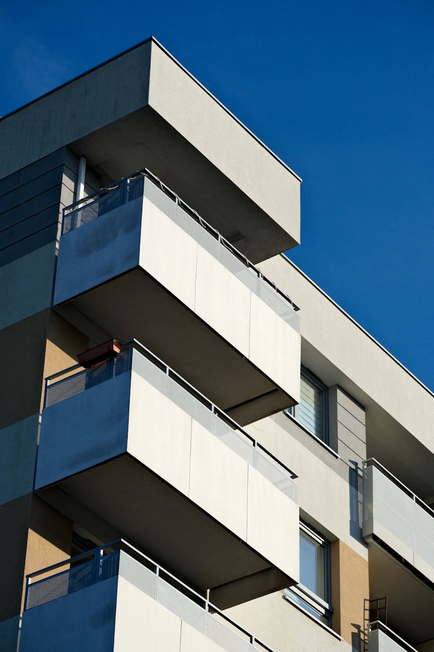 Real estate crowdlending, explained simply.